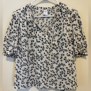 Melrose and Market Ivory & Blue Floral Blouse Women’s size M